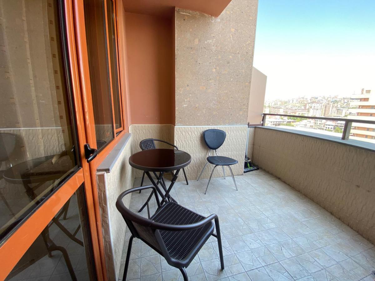Modern Apartment For Rent In Buzand Street Bu944 เยเรวาน ภายนอก รูปภาพ